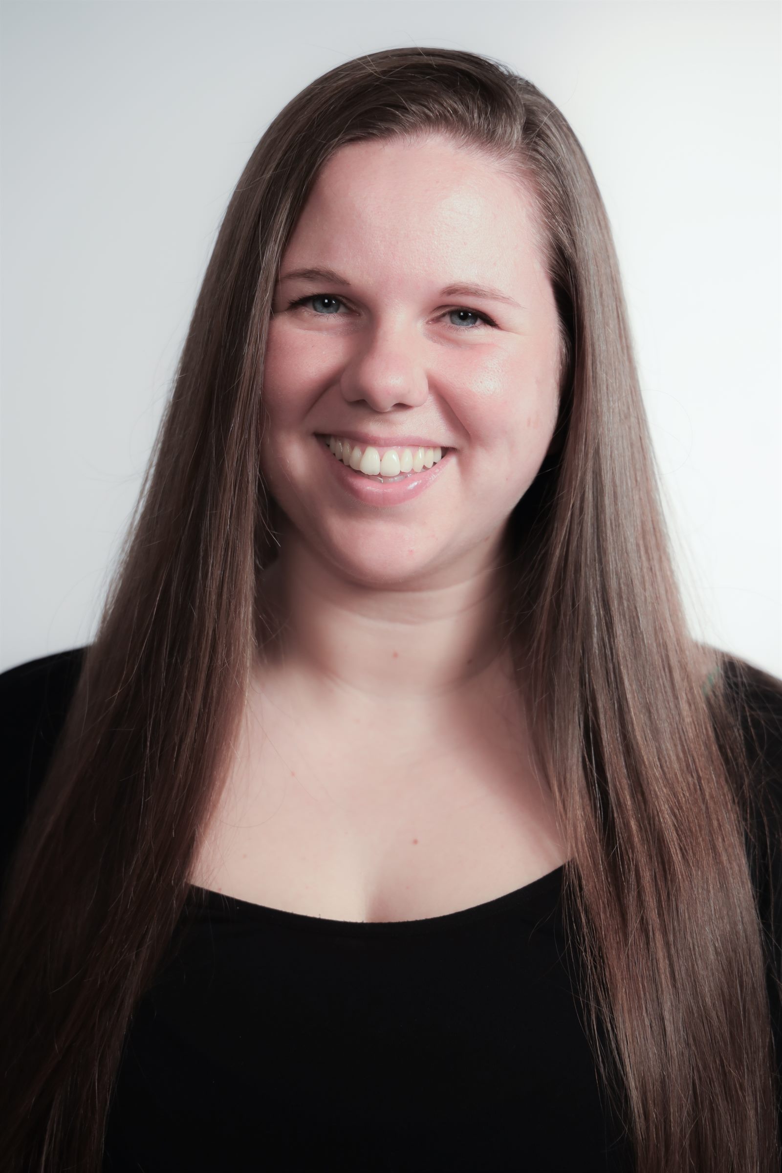 Anja King, aerial silks and cirque instructor at Warmland Dance